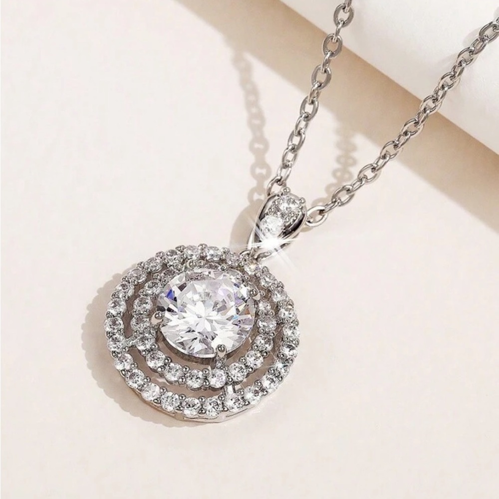 Elegant Silver Pendant Necklace
